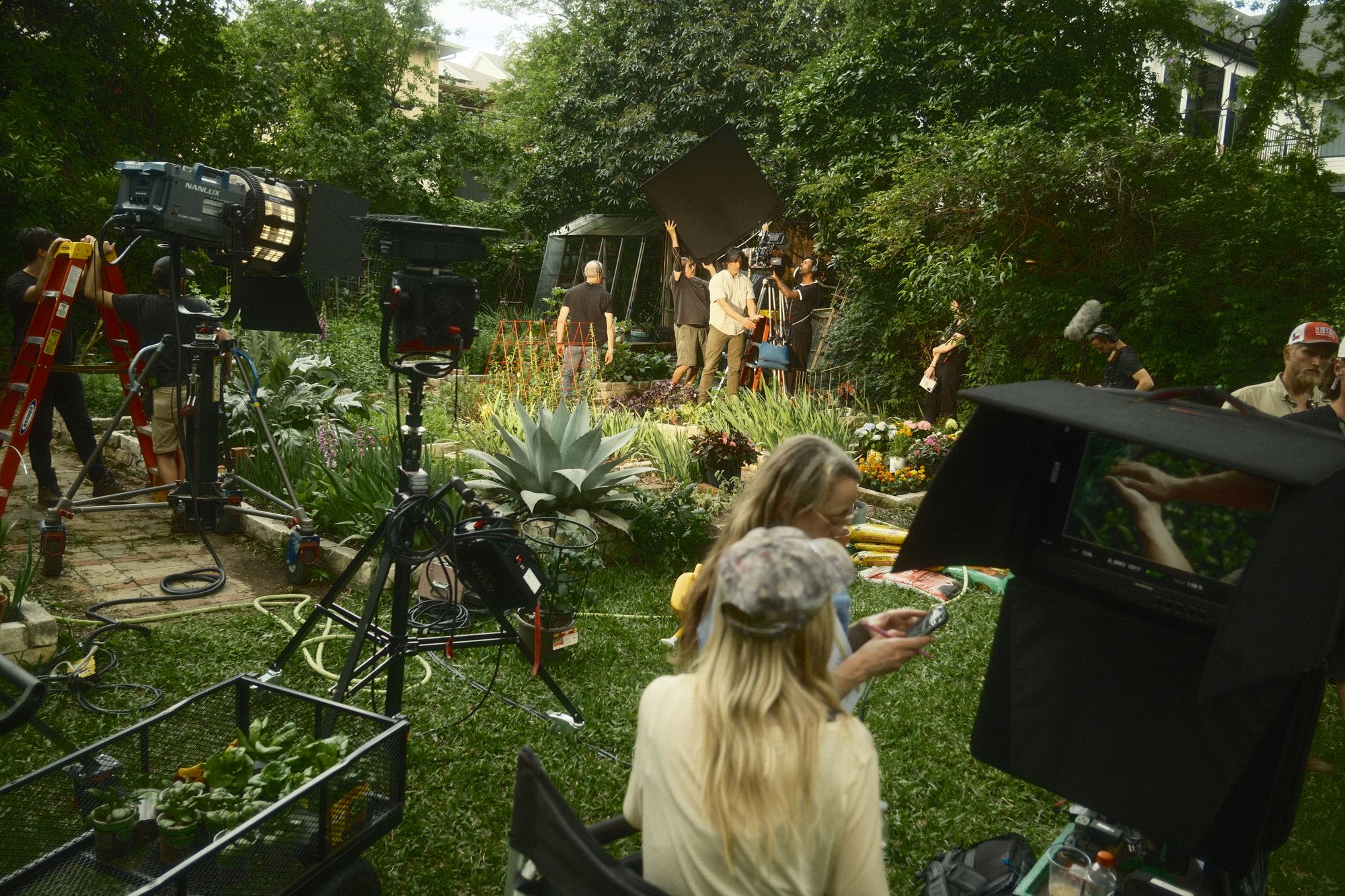 Behind the scenes 32