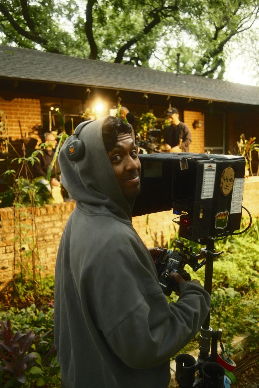 Behind the scenes 24