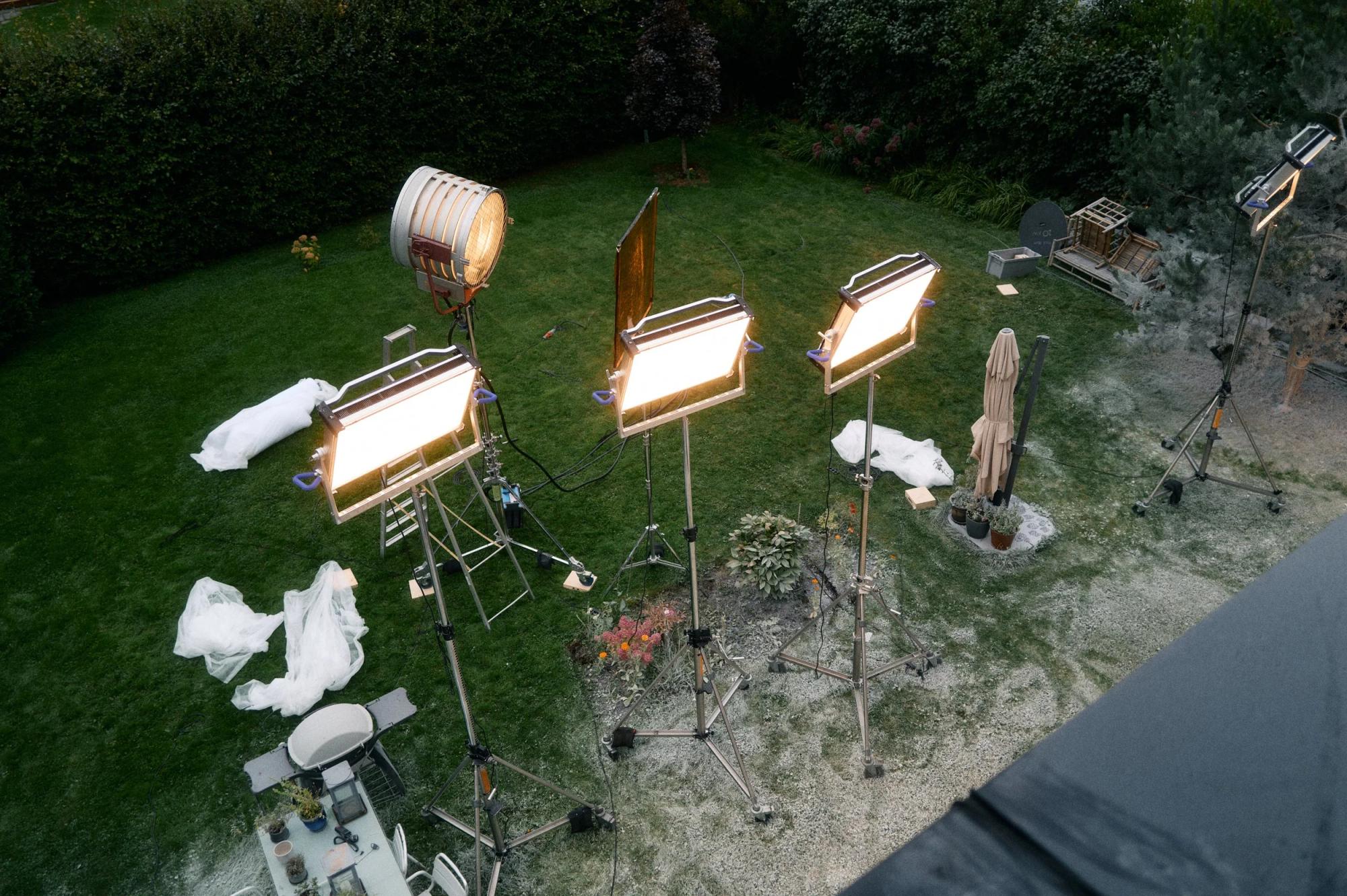 Behind the scenes 10