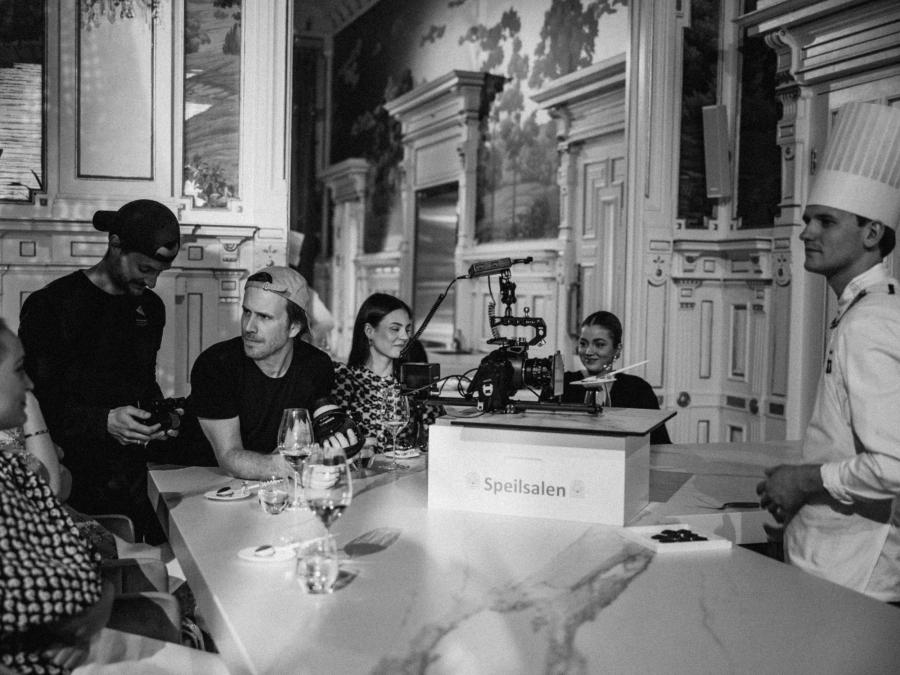 Behind the scenes 02