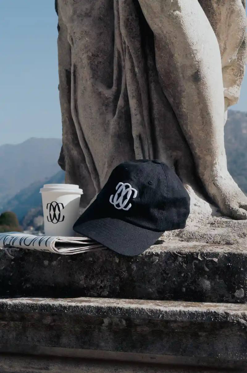FC Como Women FC Como Women's new online store homepage showing their collection of sustainable sportswear and accessories including MAAREE sports bras, Ocean Bottle water bottles, handcrafted silver keychains, and FLEXFIT caps in black and beige.
