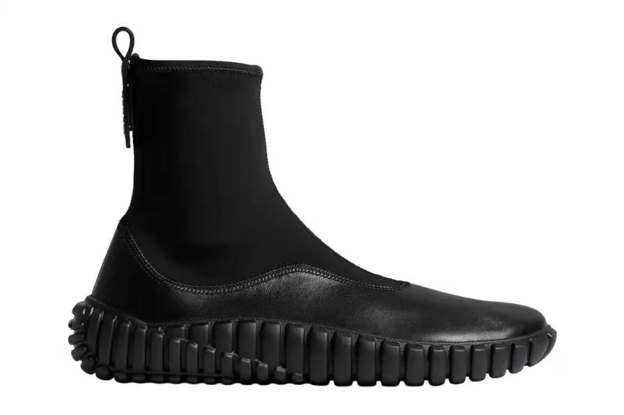 an image overview of the Bottega Veneta Tide sneaker, listing pricing, colors, and design characteristics for visually impaired users.