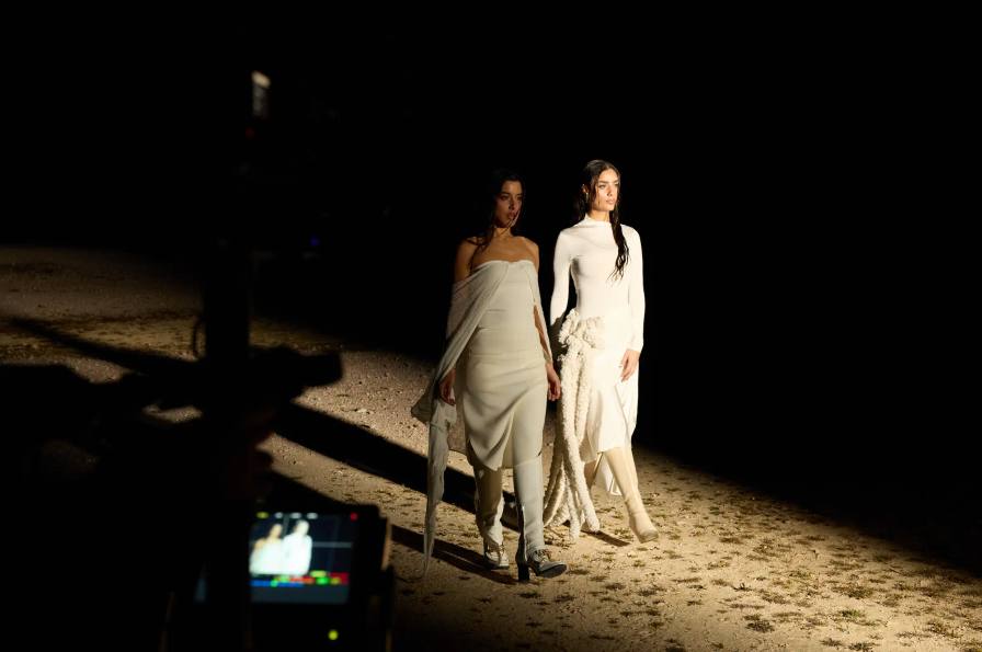 PALESTINIAN-JORDANIAN SINGER ZEYNE BRINGS HER SOUND TO MILAN Zeyne talks about growing up around music, Palestinian folklore and dabkeh.