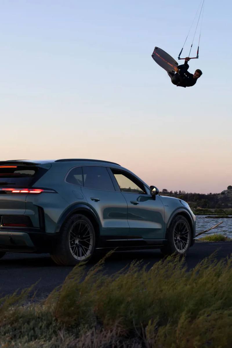 PORSCHE DUOTONE KITEBOARDING CAYENNE DROP image of the sports collaboration between Porsche and Duotone featuring kiteboarding gear inspired by the Cayenne Turbo Electric.