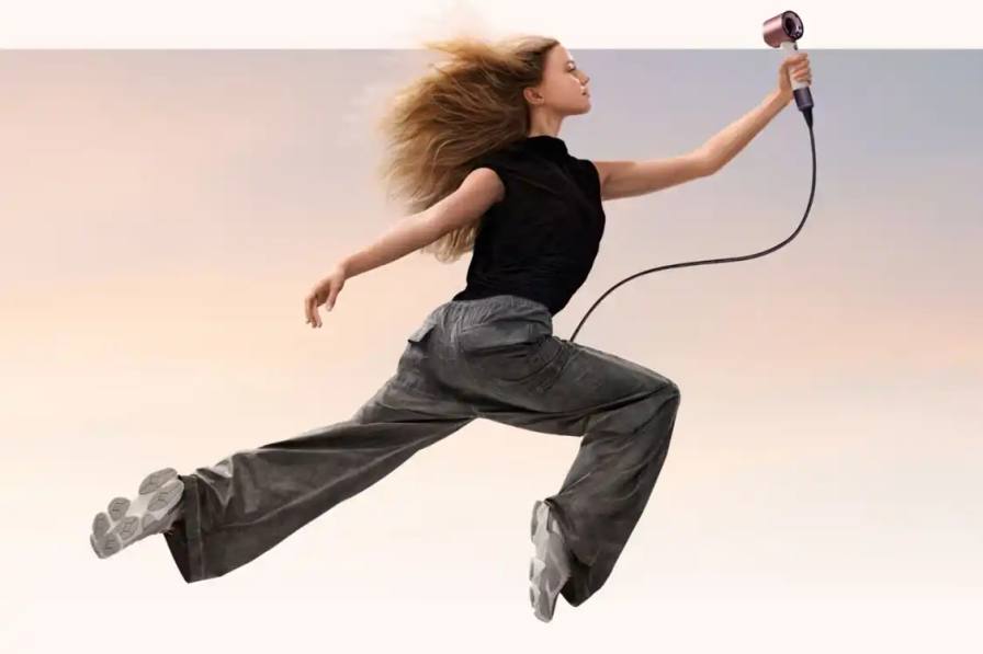 DYSON SUPERSONIC TRAVEL: SMALLER SIZE, SAME PERFORMANCE image summarizing the features of the Dyson Supersonic Travel hair dryer including size reductions, voltage compatibility, and pricing.