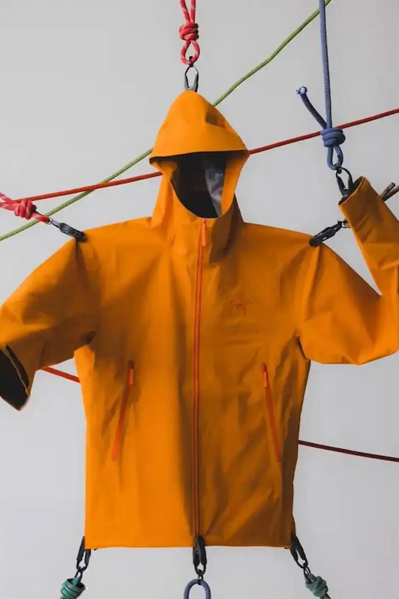 ARC'TERYX AND BEAMS RELEASE SS26 BETA JACKET IN BLAZE COLORWAY A detailed image of the Spring Summer 2026 Beta Jacket collaboration between Arc'teryx and BEAMS releasing in Japan.