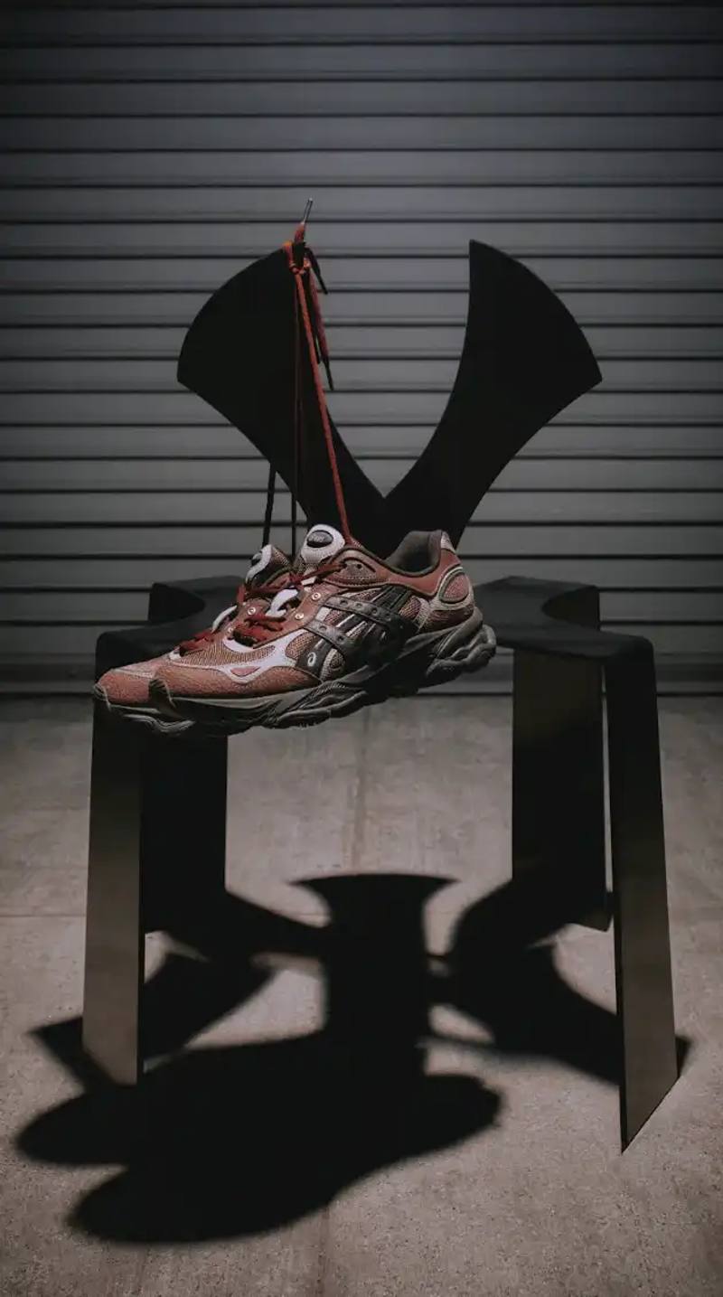 ASICS AND HSDT RELEASE GEL-NYC 2.0 SSHS New sneaker Asics and HSDT release combining running shoe heritage with urban design elements, featuring Nas and Raekwon campaign shot in New York City.