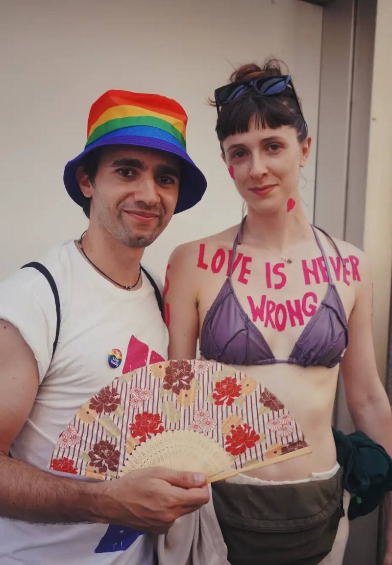image reports on Milan Pride 2025, a large LGBTQIA+ rights march that took place on June 28. The event drew over 350,000 participants who marched from Central Station to Arco della Pace under the theme "Rainbow Resistance." The article covers the event's organization, attendance figures, key speakers, and notes the absence of the Jewish community due to disagreements over terminology used regarding the Palestine conflict. The piece provides context about the march's broader human rights advocacy approach and its significance within European LGBTQIA+ activism. shooting by Ada Johnsson