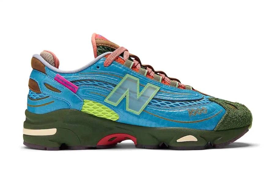 BEMBURY PREVIEWS NEW BALANCE 1000 DESIGNS image about designer Salehe Bembury's preview of two upcoming New Balance 1000 sneaker collaborations. The content includes details about the shoes' construction materials, color schemes, and expected release information. The article is structured with a summary section followed by detailed paragraphs covering the collaboration background, design elements, and availability timeline.