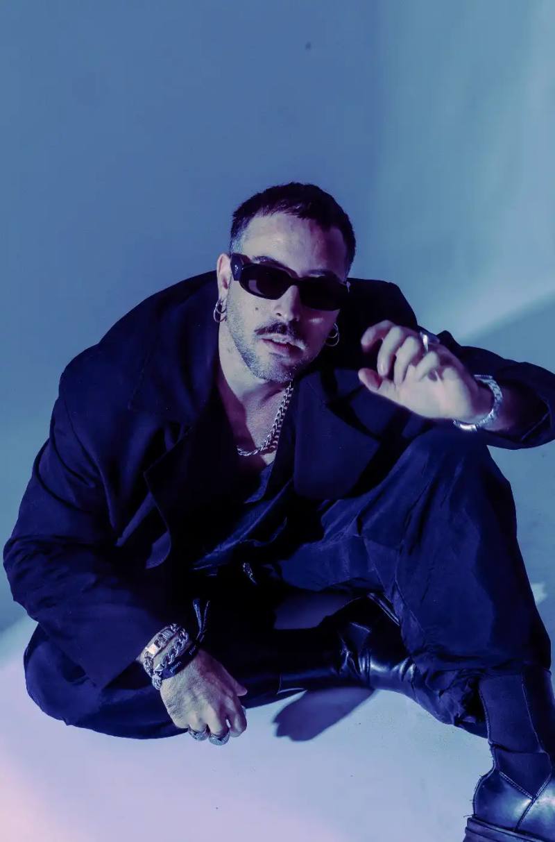 image of Italian DJ and producer Ivan Masa, detailing his musical evolution from Caserta's underground scene to performing at venues like Printworks London and Amnesia Ibiza. The article covers his creative process, family influences, breakthrough track "UZHU" supported by Solomun, and his approach to blending house, techno, and electro sounds. Includes insights on his technical setup and upcoming projects.
