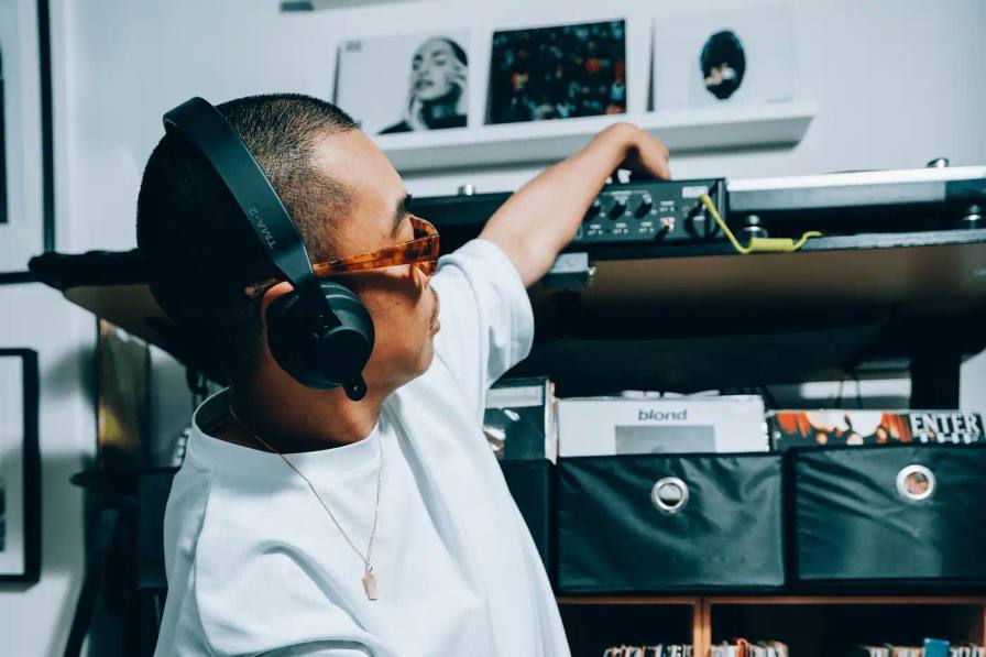 AIAIAI introduces the TMA-2 DJ Wireless headphones with W+ Link technology, offering professional DJs a wireless solution for mixing. Features include 25-hour battery life, multiple connectivity options, and ultra-low latency performance.