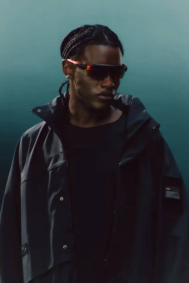 OAKLEY MERGES GAMING AND STYLE WITH 100 THIEVES EYEWEAR LINE Detailed description of a collaborative eyewear collection between Oakley and esports organization 100 Thieves. Two sunglasses models are presented, highlighting their unique features, lens technologies, design inspirations, and pricing. The collection bridges gaming culture and performance eyewear, offering functional designs for digital and physical activities.