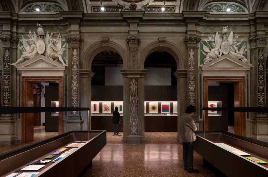 DATA VISUALIZATION THROUGH TIME: AMO/OMA'S "DIAGRAMS" image of Fondazione Prada's "Diagrams" exhibition at Ca' Corner della Regina in Venice (May-November 2025), created by AMO/OMA. The exhibition displays over 300 historical data visualizations dating from the 12th century to present day, organized into nine themes including Health, War, and Environment. Featured works include W.E.B. Du Bois's racial inequality charts, Florence Nightingale's medical visualizations, and Charles Minard's Napoleon campaign diagram. The article explains how these visualizations have shaped understanding across cultures and time periods, highlighting both their explanatory power and potential for manipulation.RiprovaClaude può commettere errori. Verifica sempre le risposte con attenzione.