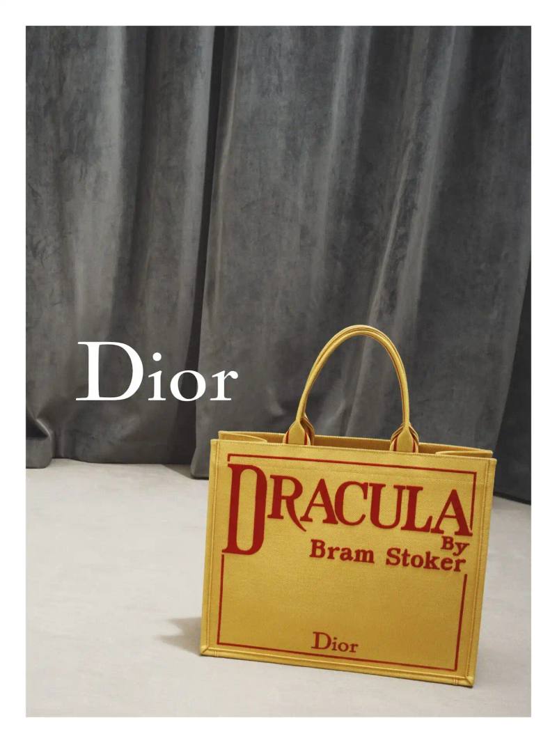 DIOR SPRING SUMMER 2026 CAMPAIGN PHOTOGRAPHED BY DAVID SIMS Black and white photographs show models in Dior's Spring Summer 2026 collection, wearing structured silhouettes and carrying updated versions of signature bags.