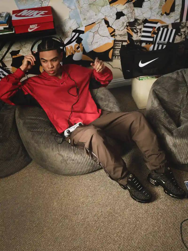 FOOT LOCKER DROPS NIKE TN FOR MANCHESTER Foot Locker announces Nike Air Max TN Manchester sneaker featuring bee-inspired design elements and honeycomb pattern, available exclusively at Foot Locker stores from February 5, 2026.