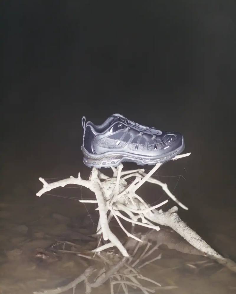 image details the OAMC x Salomon XT-QUEST Black/Silver shoe release, describing the design, features, and technical specifications.