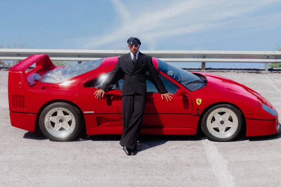 LEWIS HAMILTON DRIVES FERRARI F40 TO MONZA image of Lewis Hamilton arriving at the Monza circuit in a rare Ferrari F40 with engine number 44.