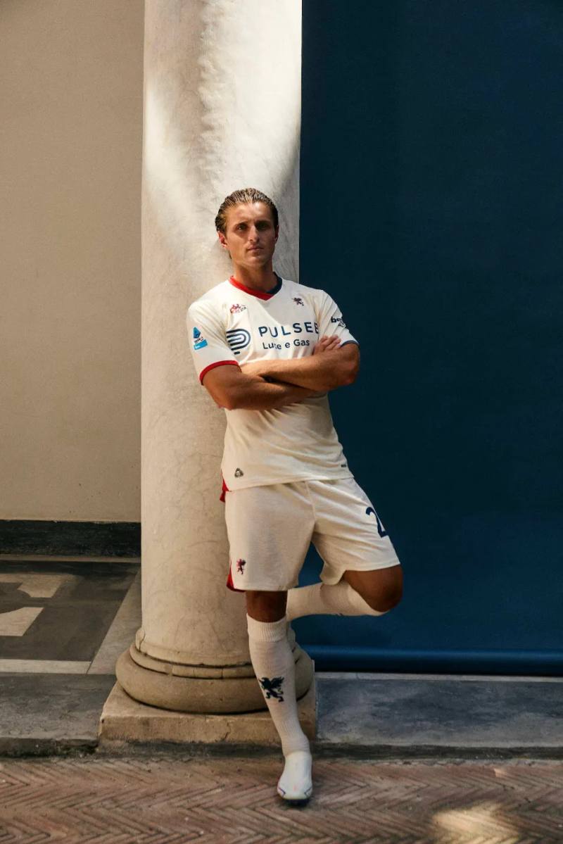 An image and video campaign shot in Genoa's Musei di Strada Nuova shows the new sepia-toned Genoa CFC away kit designed by Kappa.