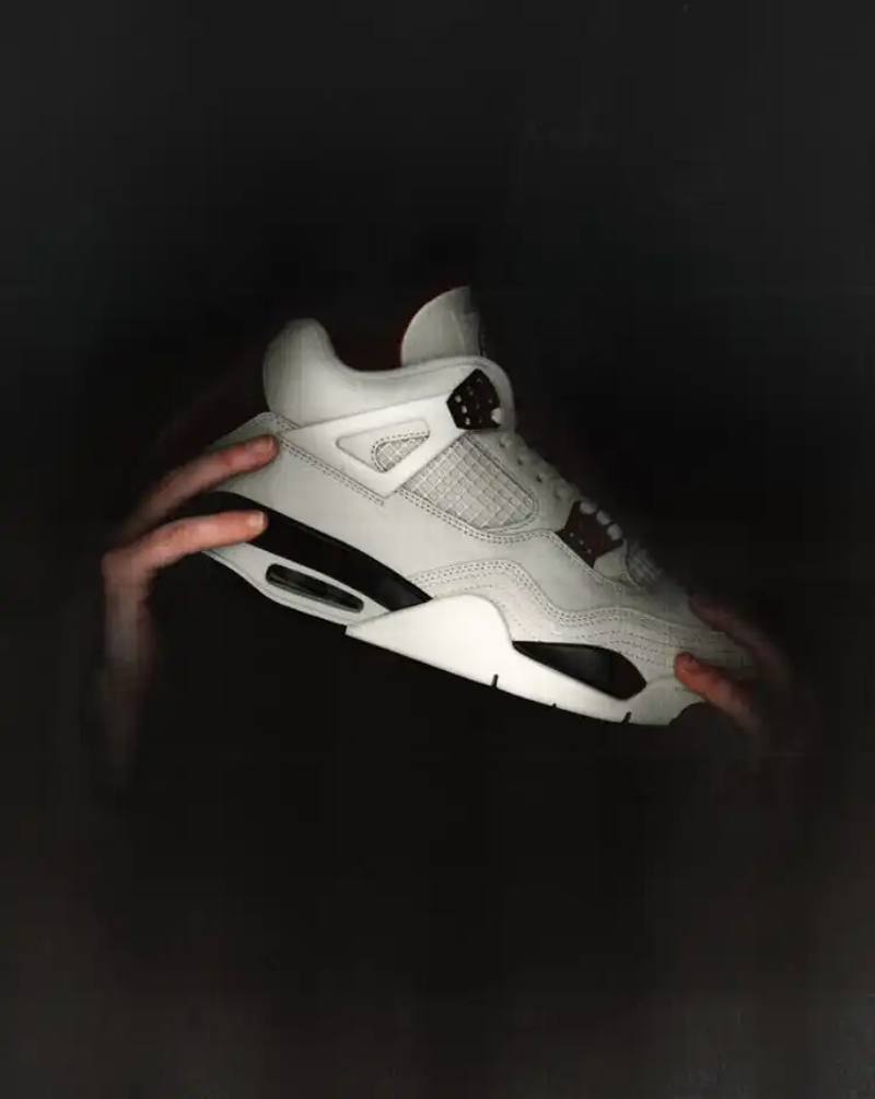 image describing the Air Jordan 4 Flight Club release at JD, with details on design, materials and historical references.