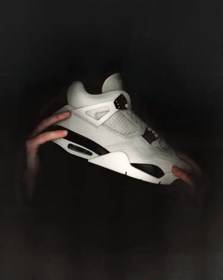 AIR JORDAN 4 FLIGHT CLUB ARRIVE AT JD IN JANUARY image describing the Air Jordan 4 Flight Club release at JD, with details on design, materials and historical references.