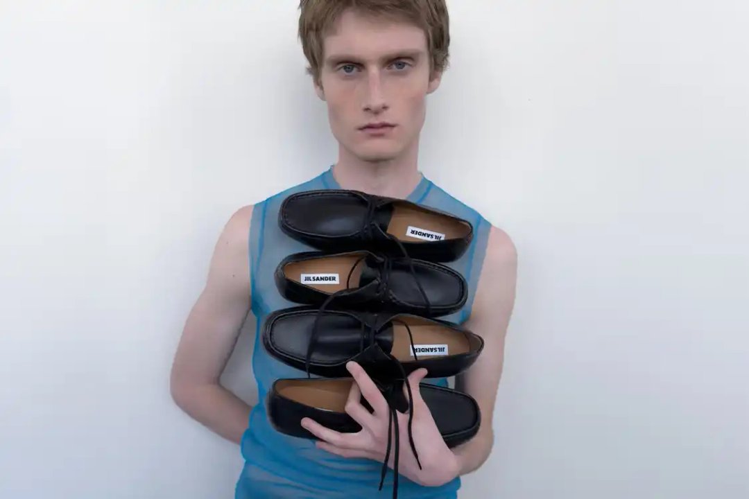An article detailing the design specifications, materials, and pricing of the new Jil Sander Hood shoe by Simone Bellotti.