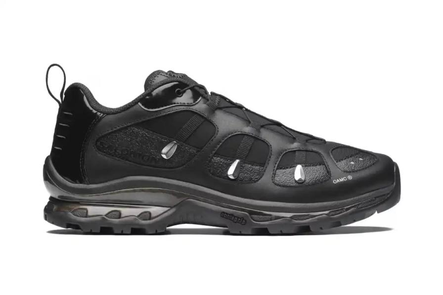 OAMC AND SALOMON RELEASE XT-QUEST HYBRID SNEAKERS image details the OAMC x Salomon XT-QUEST Black/Silver shoe release, describing the design, features, and technical specifications.