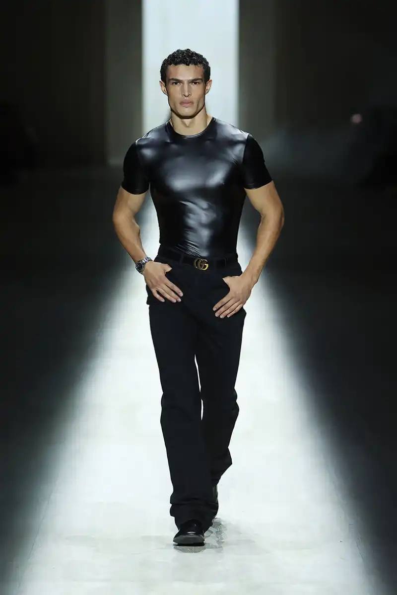 DEMNA'S FIRST GUCCI COLLECTION ARRIVES IN MILAN Demna Gvasalia's first Gucci collection runway show in Milan, featuring seamless garments, tracksuits, and the Manhattan sneaker.
