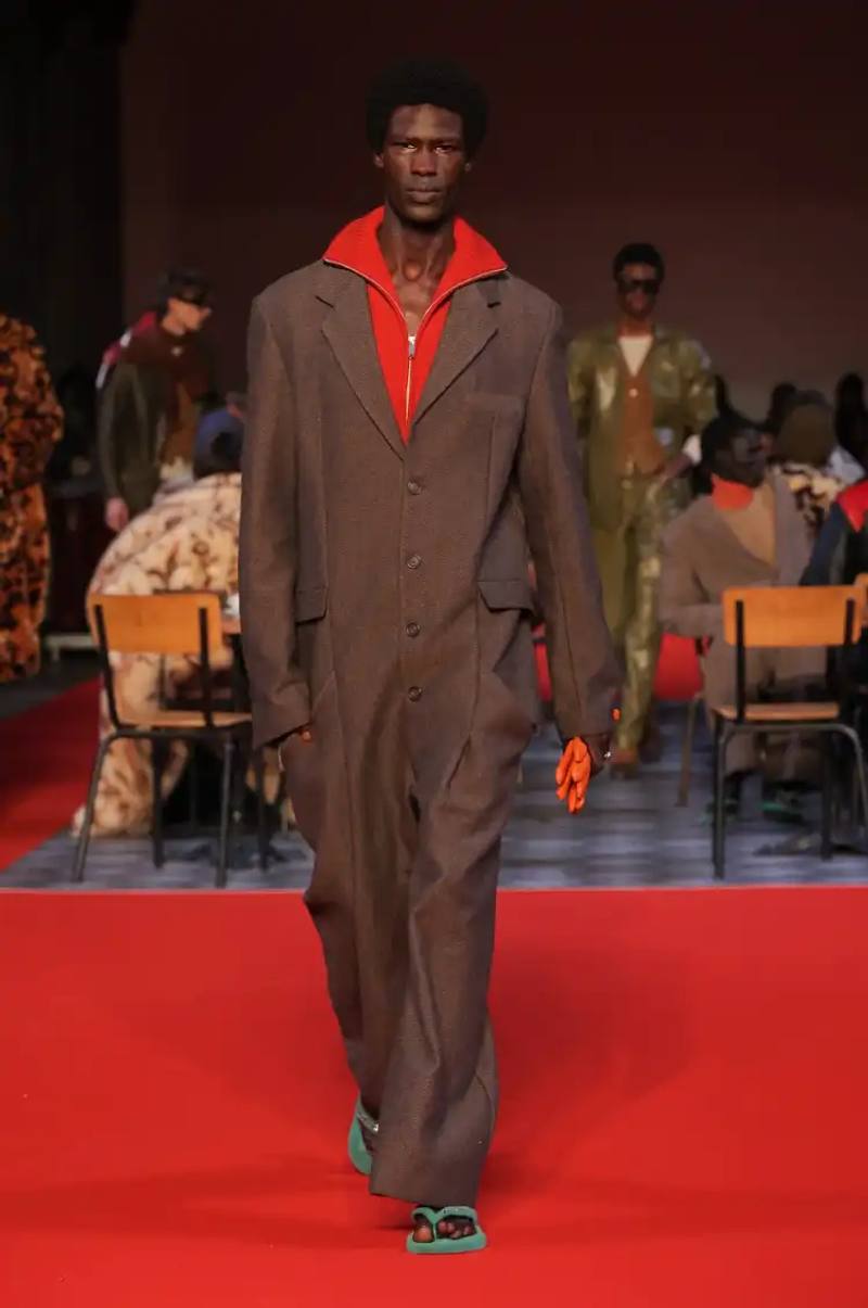 Havaianas collaborates with New York streetwear brand KidSuper to create green velvet flip-flops resembling soccer field grass, shown at Paris Men's Fashion Week Fall/Winter 2026.