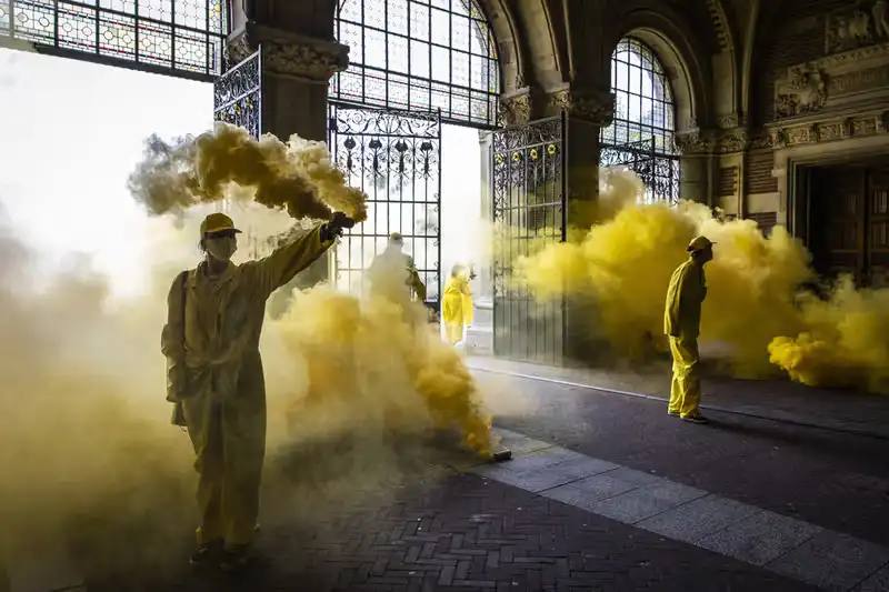 Getty Images Climate activists from Extinction Rebellion protest at Amsterdam's Rijksmuseum, demanding the museum cut ties with ING Bank over climate concerns. Protesters in yellow jumpsuits use smoke bombs and chain themselves to fences, temporarily closing the museum. 33 arrests made as the demonstration highlights the growing trend of targeting cultural institutions for climate activism.