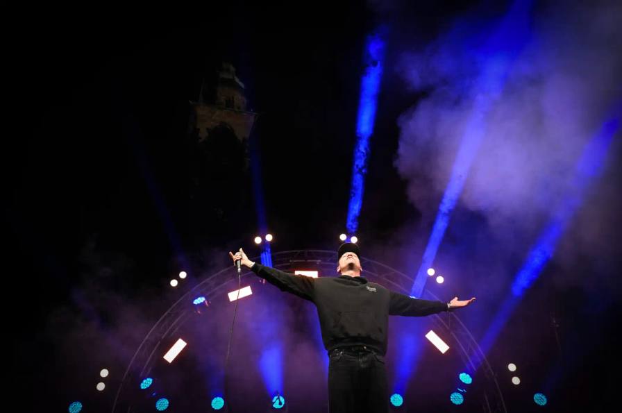 image about Urlo di Vigevano, an Italian cultural festival that organizes free electronic and live music events in historic venues like Castello Sforzesco. The festival operates seasonally with June electronic music programming and September live performances, focusing on emerging artists. Content includes event details, venue information, and background on the collective's community-focused approach to cultural programming.