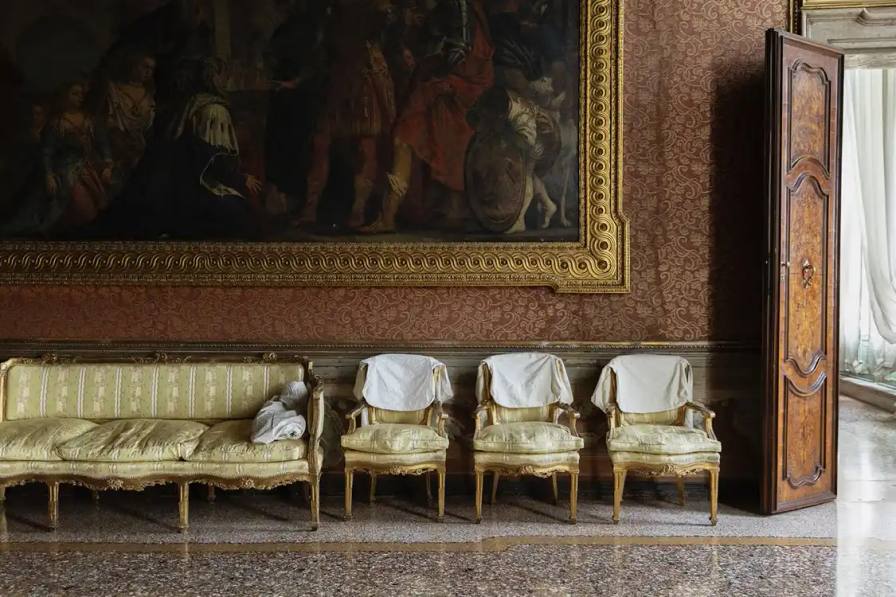 Article announces opening of Fondazione Dries Van Noten in Venice, detailing location, mission, and programming focus on craft and creativity.