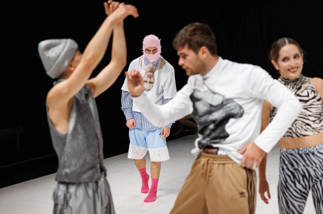 MILLER DE NOBILI TRANSLATES MEME CULTURE INTO DANCE An interview with dance duo Miller de Nobili discussing their choreographic process and their new show Hype the Pain.