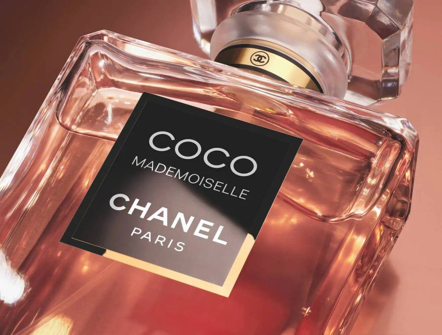 This image details the launch of Chanel's new fragrance, Coco Mademoiselle Crush Absolu, featuring American singer Gracie Abrams.