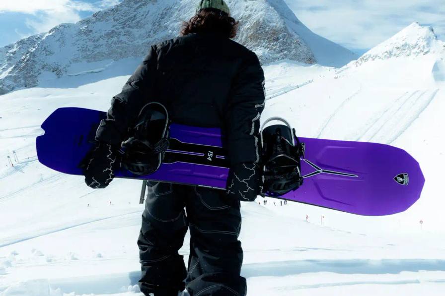 Discover Lamborghini's exclusive collaboration with CAPiTA and Union: a limited-edition snowboard set featuring advanced carbon technology and Italian supercar-inspired design.