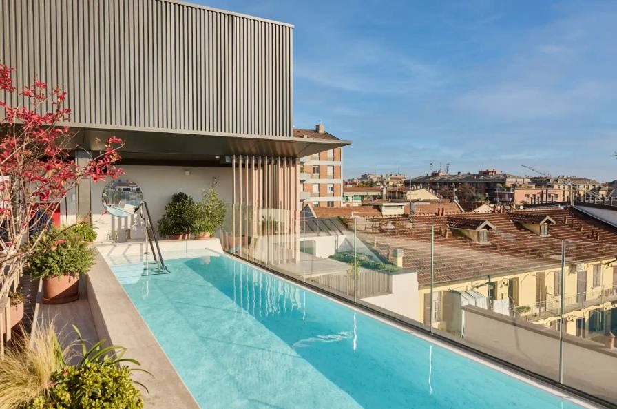 HOTEL CALIMALA MILANO PROPERTY OVERVIEW an image descriptive outlining the design features and services of Hotel Calimala Milano.