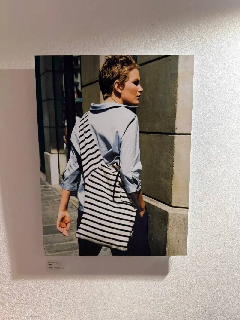 JACK GOMME: A PARIS BAG BRAND WHERE FAMILY SPEAKS DESIGN Image on the history and evolution of Jack Gomme, a Paris bag brand known for lightweight design, French craftsmanship, and family-led creativity.