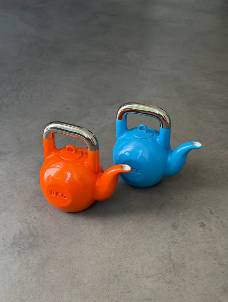 image about a limited edition porcelain teapot shaped like a kettlebell, made in collaboration between KPM Berlin and Sucuk und Bratwurst, available from June 2026.