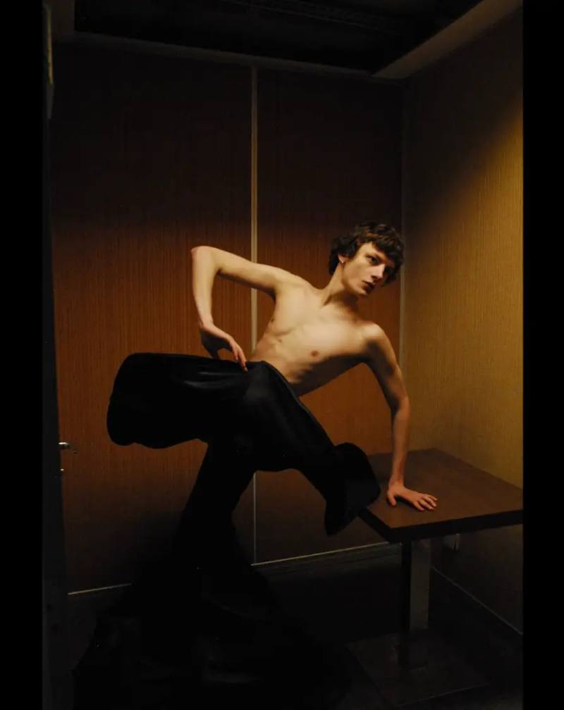 Alessandro Santi detailing the Here There Within fashion project in Brussels and Antwerp organized by the Austrian Fashion Association.