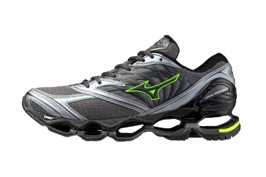 MIZUNO WAVE PROPHECY LS GREY DROPS IN JAPAN Mizuno sneaker in grey and blue with yellow highlights, featuring mesh upper and Wave midsole technology, Japan exclusive release.