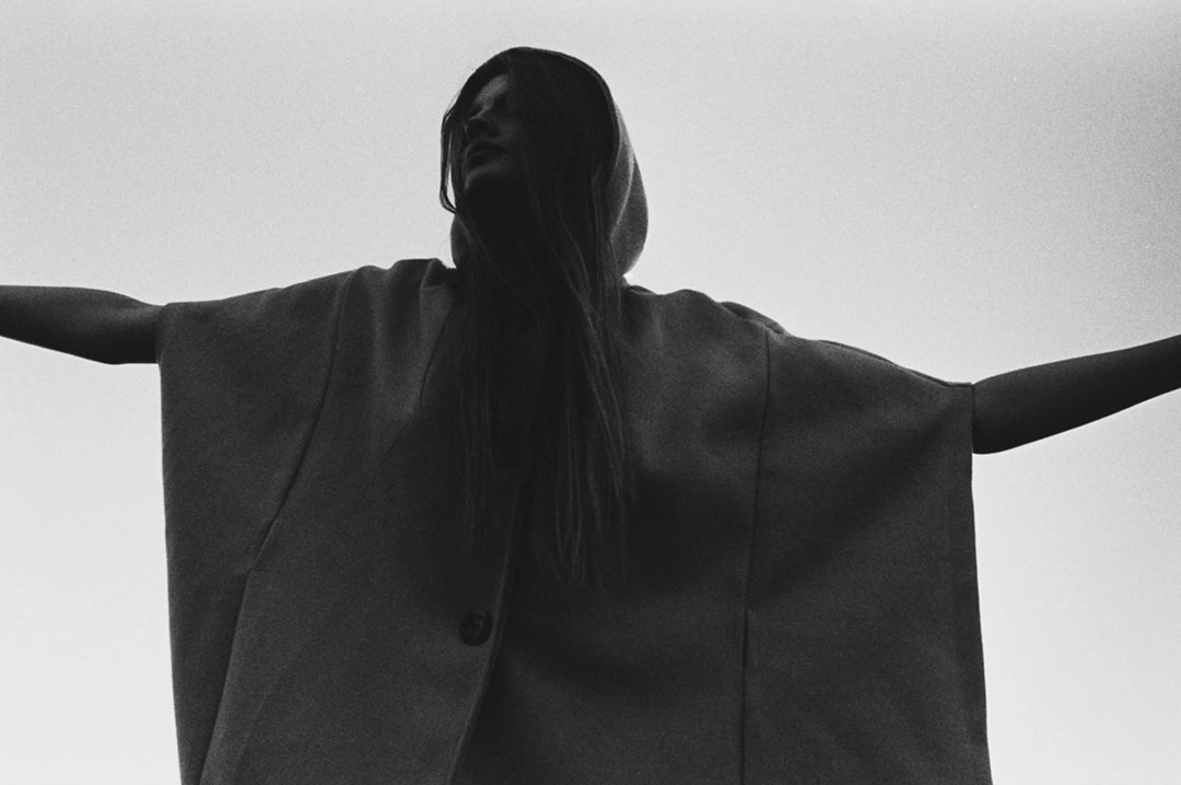 ANATOMY OF THE REVERSE MIGRANT A text summary of a fashion editorial titled Reverse Migrant photographed in a nature reserve in Rome.