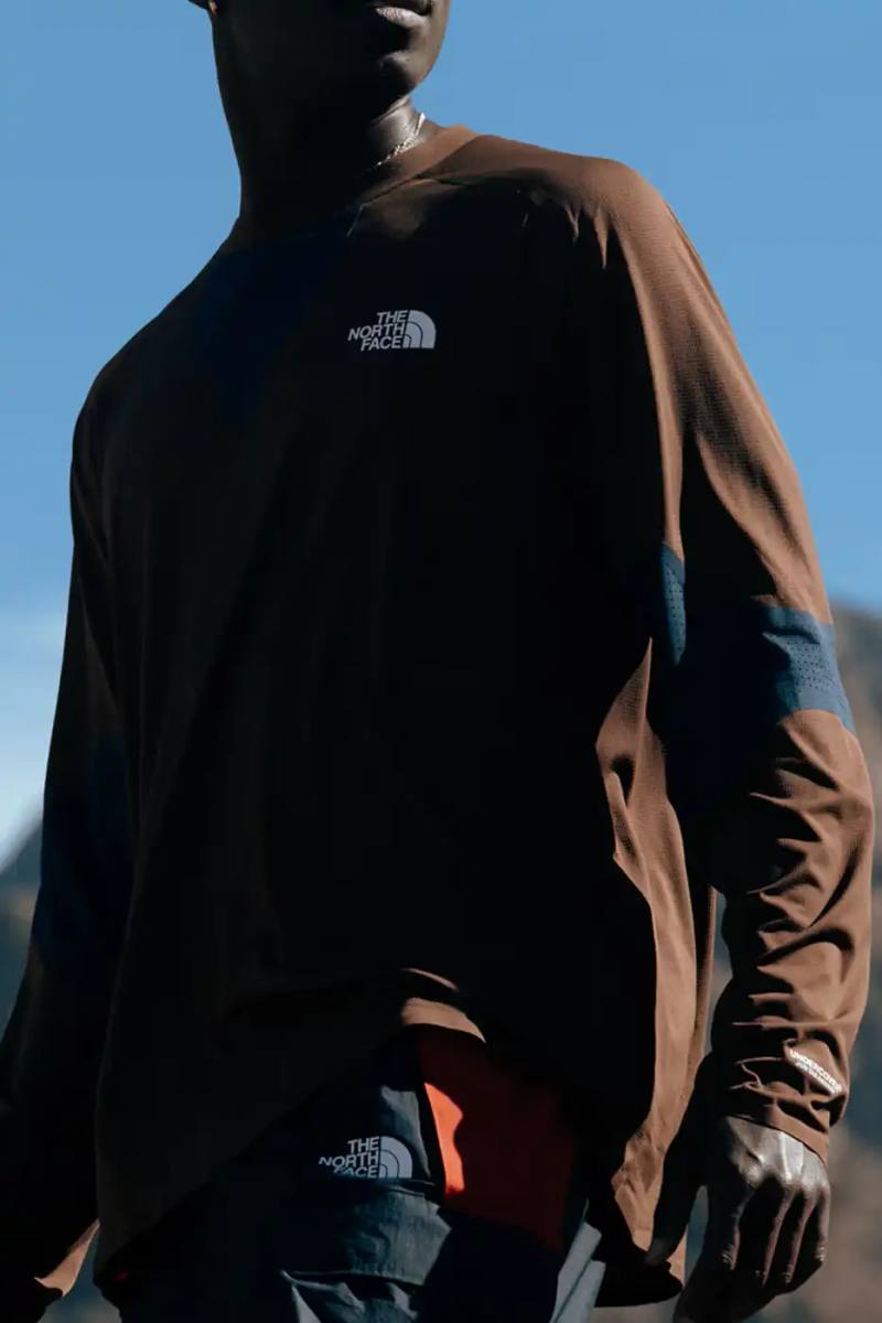 photo of the fourth season of the SOUKUU collaboration between The North Face and UNDERCOVER. It describes the Spring/Summer 2025 collection's technical features including waterproof materials, convertible zip-off designs, and VECTIV footwear technology. The article mentions the April 10 release date and notes that items will be available on The North Face's official website. The content is presented in a straightforward news format with information about the collection's components and performance features.