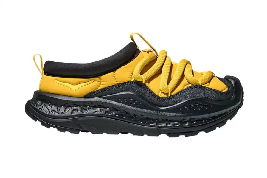 HOKA ORA PRIMO ARRIVES IN YELLOW GOLD COLORWAY HOKA introduces the Ora Primo recovery shoe in a Yellow Gold and Black colorway featuring nylon ripstop construction, oversized elastic lacing, and a cushioned midsole with recycled rubber outsole.
