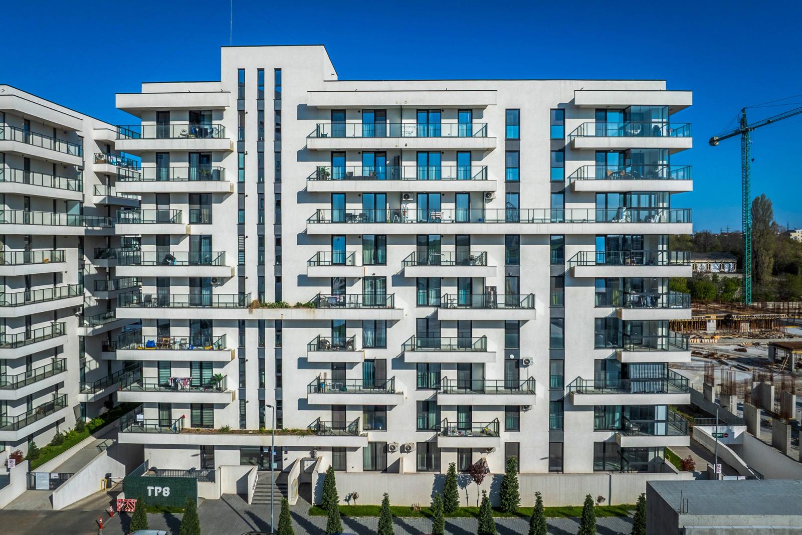 Complex rezidențial premium, București — fațadă cu balcoane și finisaje moderne