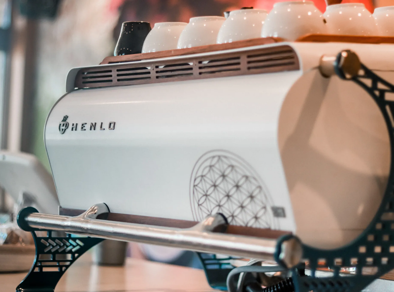 henlo machine close up
