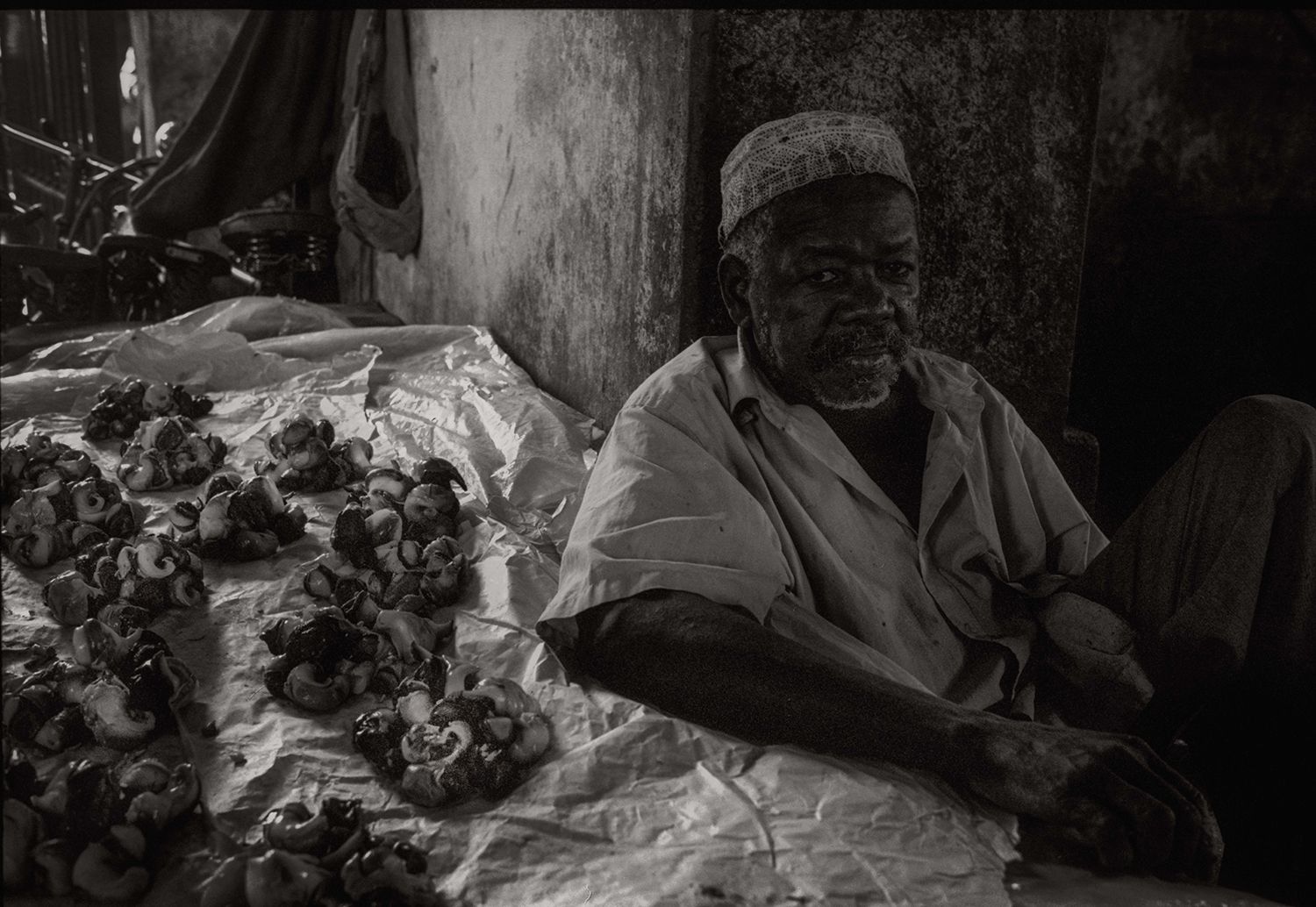 Slideshow view — Darajani Market XVII