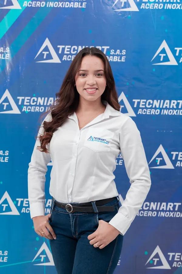 Angie Granadillo - Jefe de Compras Y Suministros