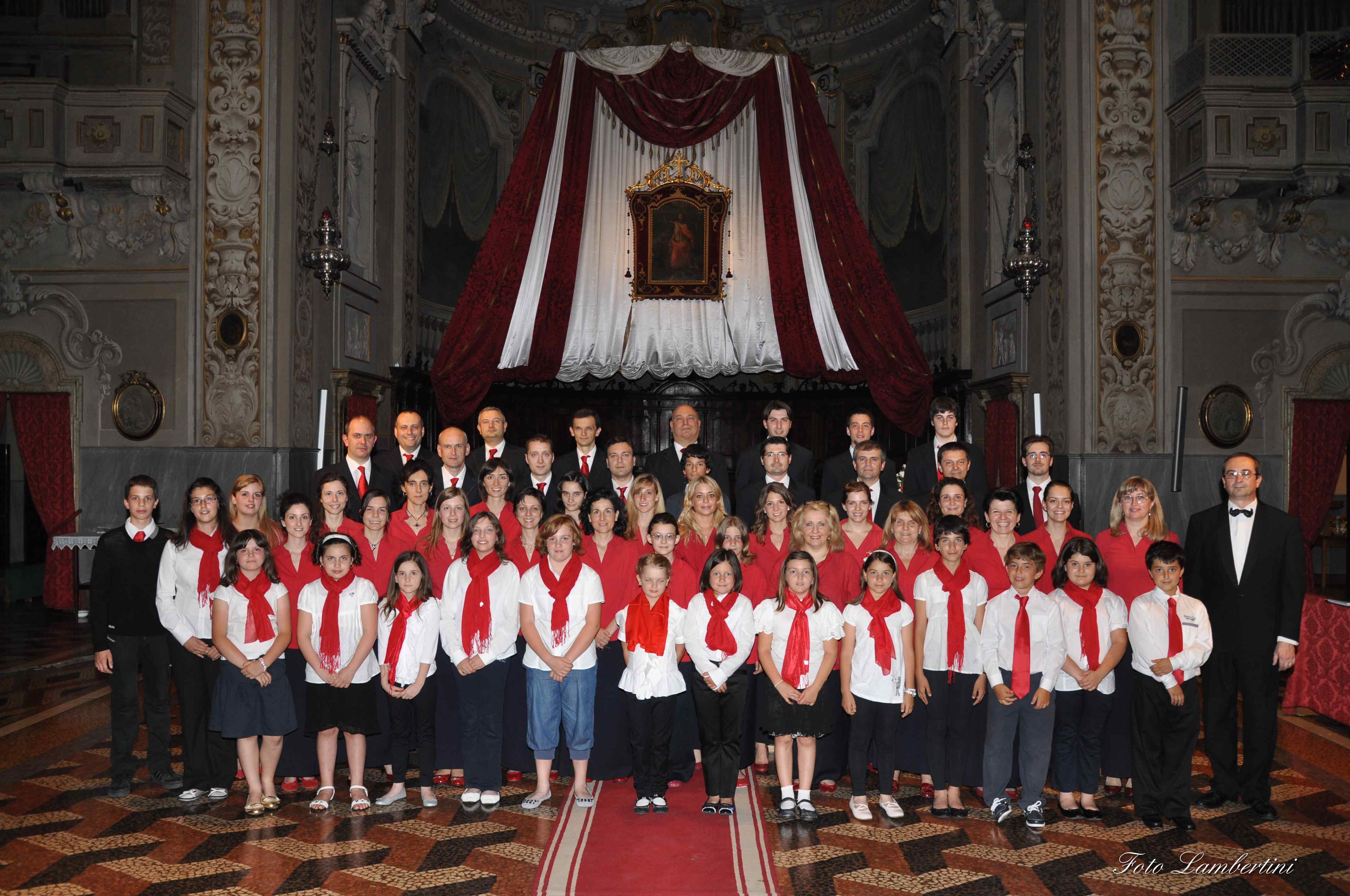 Il coro e la Schola Cantorum