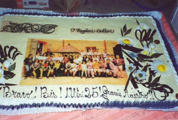 Festa per i 25 anni del maestro alla guida del coro, 2000
