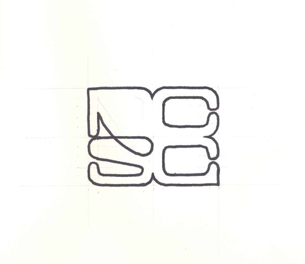 Monogramma geometrico con le iniziali del coro