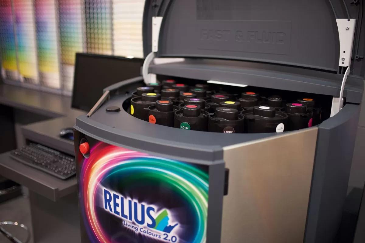 Mit dem lebendigen Farbmischsystem Living Colours ist RELIUS am Puls der Zeit.